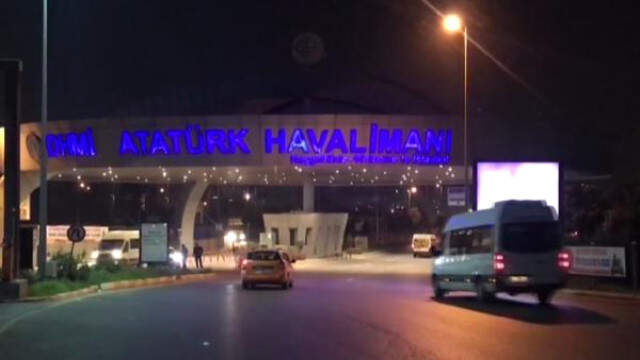 Atatürk Havalimanında Hareketli Dakikalar! Polisten Kaçan Şüphelilerin Aracı, Yanmış Halde Bulundu Atatürk Havalimanında Hareketli Dakikalar! Polisten Kaçan Şüphelilerin Aracı, Yanmış Halde Bulundu