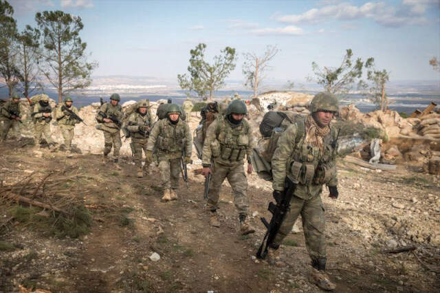 Burseya Dağı'ndaki Sığınaklara Giren Mehmetçik, Teröristlerin Kullandığı Cesaret Verici Hap Ele Geçirdi Burseya Dağı'ndaki Sığınaklara Giren Mehmetçik, Teröristlerin Kullandığı Cesaret Haplarını Ele Geçirdi