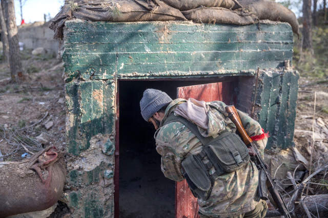 Burseya Dağı'ndan Pyd/pkk'nın Uyuşturucuları Çıktı Burseya Dağı'ndaki Sığınaklara Giren Mehmetçik, Teröristlerin Kullandığı Cesaret Haplarını Ele Geçirdi