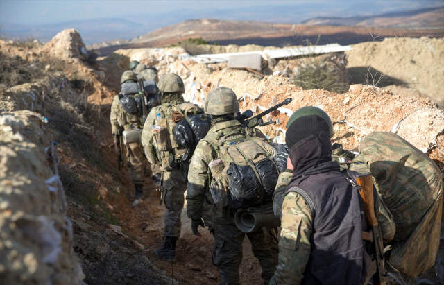 Burseya Dağı'ndan Pyd/pkk'nın Uyuşturucuları Çıktı Burseya Dağı'ndaki Sığınaklara Giren Mehmetçik, Teröristlerin Kullandığı Cesaret Haplarını Ele Geçirdi
