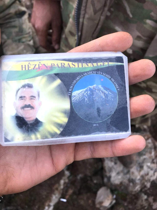 Burseya Dağı'ndan Pyd/pkk'nın Uyuşturucuları Çıktı Burseya Dağı'ndaki Sığınaklara Giren Mehmetçik, Teröristlerin Kullandığı Cesaret Haplarını Ele Geçirdi
