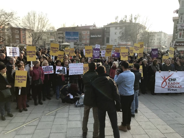 Trafik Magandaları CHP İl Başkanı'nın Kız Kardeşlerini Darp Etti! O Anlar Kameralara Yansıdı