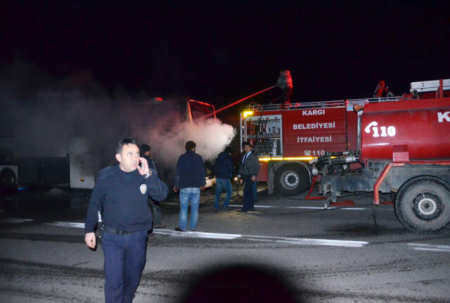 Seyir Halindeki Yolcu Otobüsü Alev Aldı