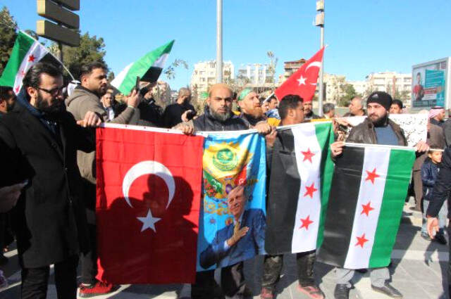 Suriyeliler, Afrin Operasyonuna Zeytin Dalları İle Destek Verdi