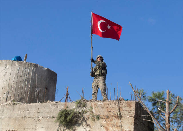 YPG'nin Elinden Alınan Burseya Dağı'na 8 Tank ve 12 Zırhlı Araç Gönderildi, Kule İnşa Ediliyor
