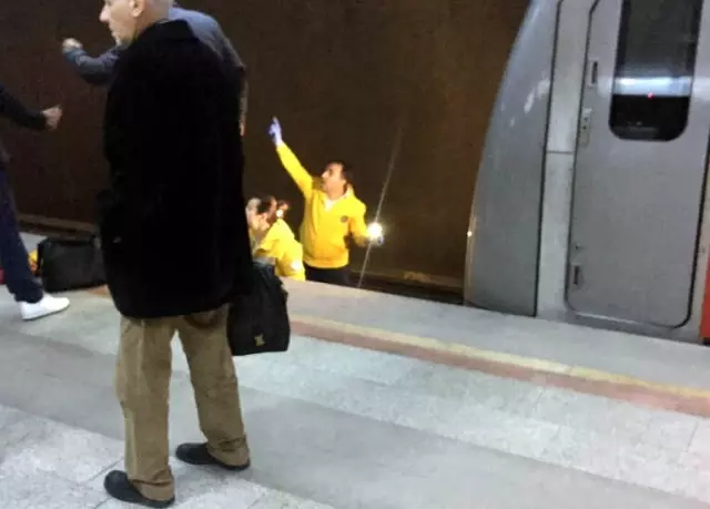 Ankara Metrosunda Raylara Düşen Üniversiteli Kız Kurtarıldı