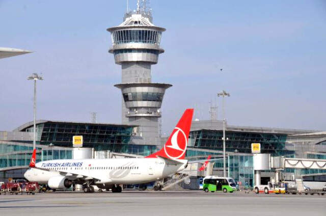 Atatürk Havalimanı'nda Köpek Timi Oluşturuldu Atatürk Havalimanı'nda Pilotlara Pas Geçirten Köpekler için Tim Oluşturuldu