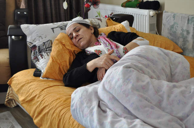 Ehliyetsiz Sürücü Kaldırımdaki Anne İle Oğluna Çarptı! Kaza Anı Kameraya Yansıdı
