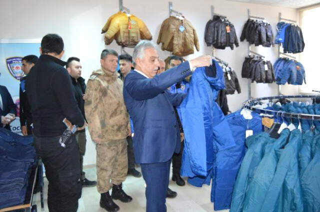 Hakkari Polisi, Ücretsiz Giyim Mağazası Açtı