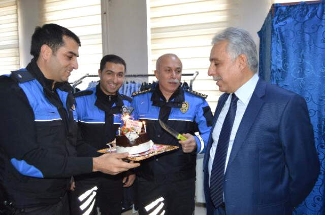 Hakkari Polisi, Ücretsiz Giyim Mağazası Açtı