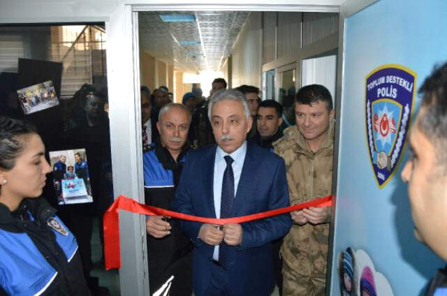 Hakkari Polisi, Ücretsiz Giyim Mağazası Açtı