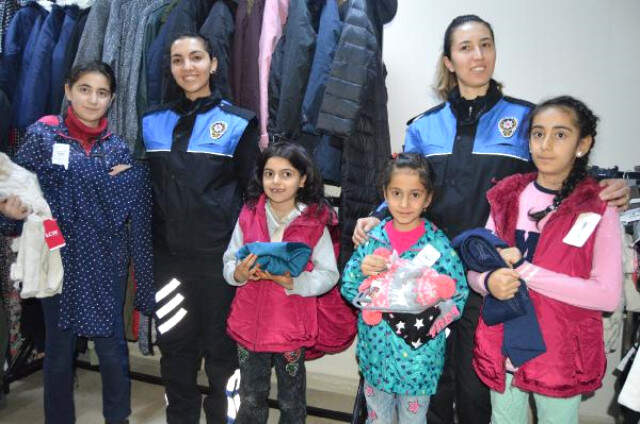 Hakkari Polisi, Ücretsiz Giyim Mağazası Açtı