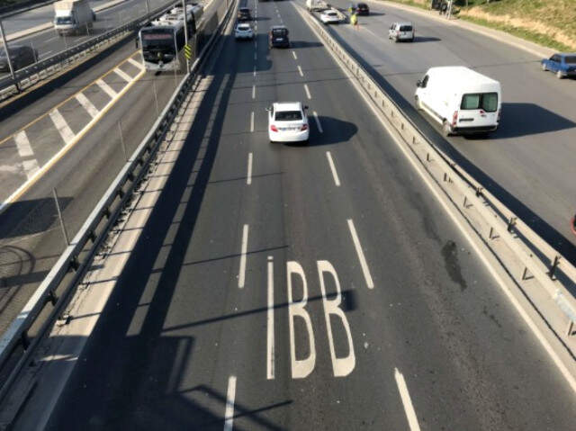 Sürücüler Ana Güzergahlarda Yazan İBB Yazısının Anlamını Bilmiyormuş