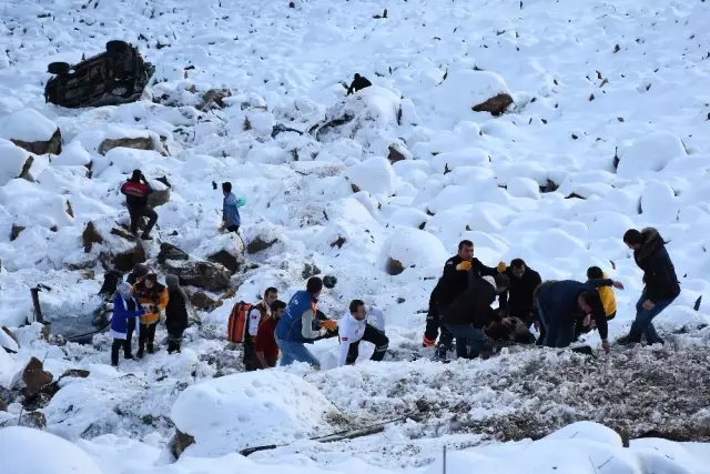 Zigana Dağı'nda Kamyonet Uçuruma Yuvarlandı: 1 Yaralı