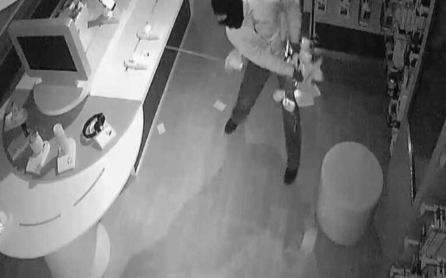 Telefon Mağazasına Giren Hırsızların 90 Saniyedeki 50 Bin Liralık Vurgunu Kamerada