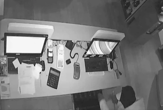 Telefon Mağazasına Giren Hırsızların 90 Saniyedeki 50 Bin Liralık Vurgunu Kamerada