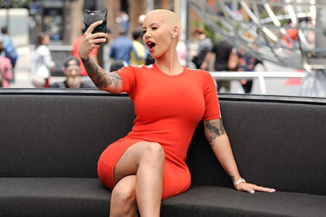 ABD'li Oyuncu Amber Rose: Göğüslerimi Küçülttüm, Mutluyum