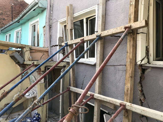 Bina İnşaatı Mahalleyi Çatlattı, Felaketin Boyutu Gün Ağarınca Ortaya Çıktı
