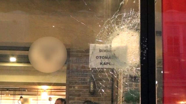 Dehşet Anları Kamerada! Magandalar Pompalıyla Mekan Basıp Genç Kızı Başından Yaraladı