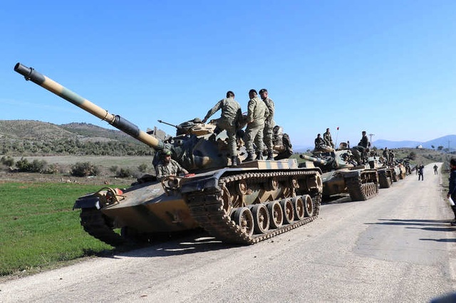 Tanklar, Havadan Bombalanan Darmık Dağı'na Girmek İçin Emir Bekliyor