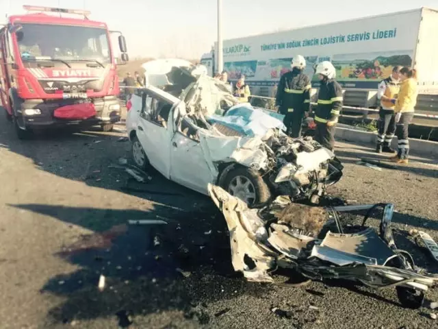 Karşı Yola Dalan Araç, Otomobille Kafa Kafaya Çarpıştı: 2 Ölü