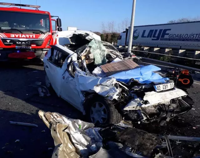 Karşı Yola Dalan Araç, Otomobille Kafa Kafaya Çarpıştı: 2 Ölü