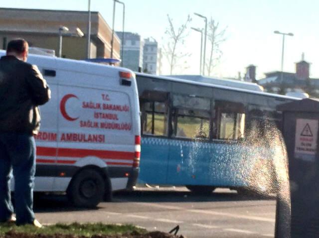 Üsküdar'da Feci Kaza! Yolcu Otobüsü Durağa Daldı: 3 Ölü, 5 Yaralı