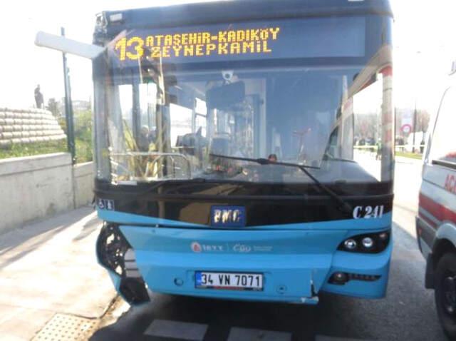 Üsküdar'da Feci Kaza! Yolcu Otobüsü Durağa Daldı: 3 Ölü, 5 Yaralı