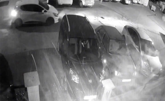 İstanbul'da İş Adamının Aracı, Kurşun Yağmuruna Tutuldu