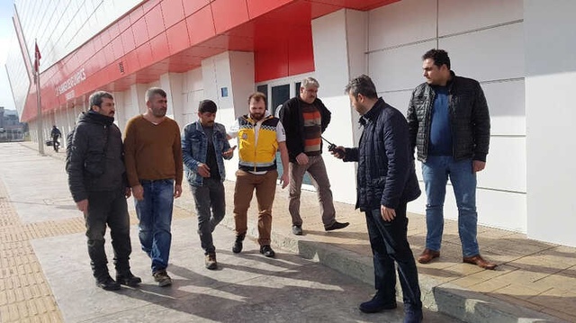 Ehliyetine El Konulan TIR Sürücüsü, Aydınlatma Direğine Çıktı