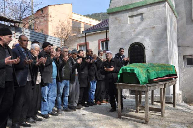 Otları Yakarken Şalvarı Tutuşan Yaşlı Adam Yanarak Can Verdi
