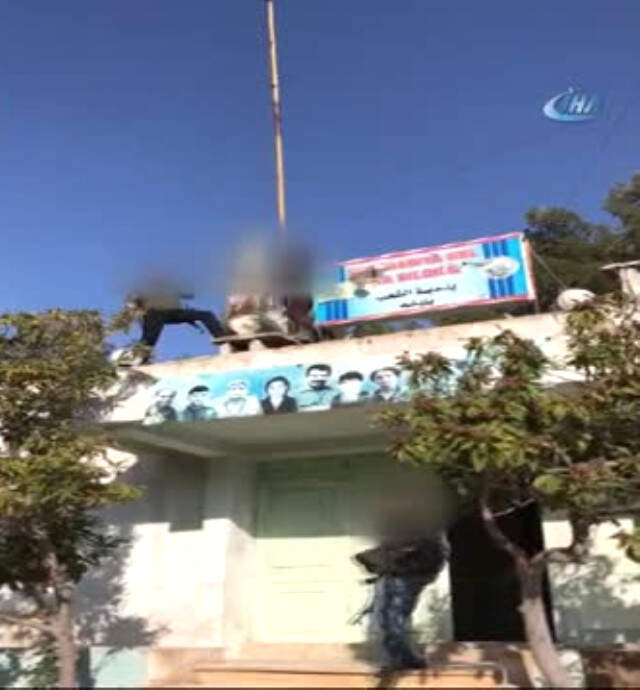 Teröristlerden Temizlenen Bülbül'de Okuldaki Öcalan Posterlerinin İndirildiği Anlar Kamerada