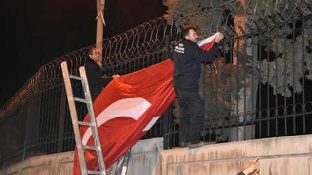 NATO Komutanından Skandal Hareket! Türk Bayrağını İndirmek İstedi