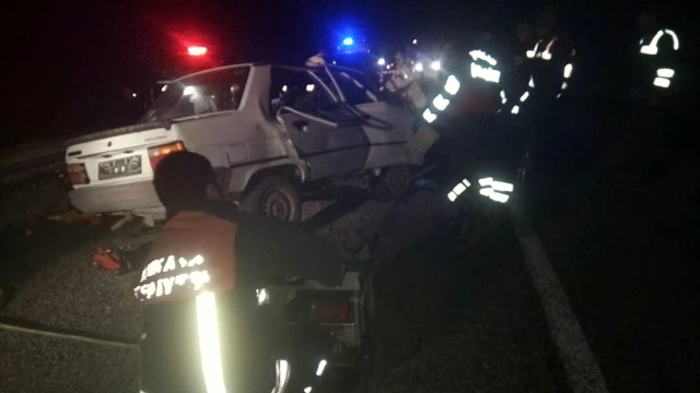 Çorum'da İki Otomobil Kafa Kafaya Çarpıştı: 3 Ölü, 1 Yaralı