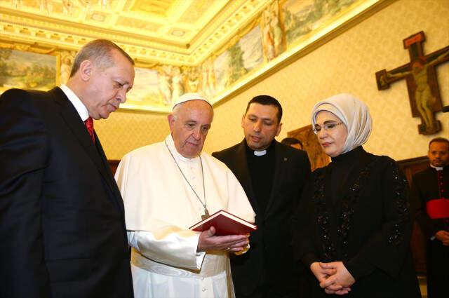 Erdoğan'ın Tarihi Ziyareti ile Vatikan'da İlk Kez Türk Bayrağı Dalgalandı