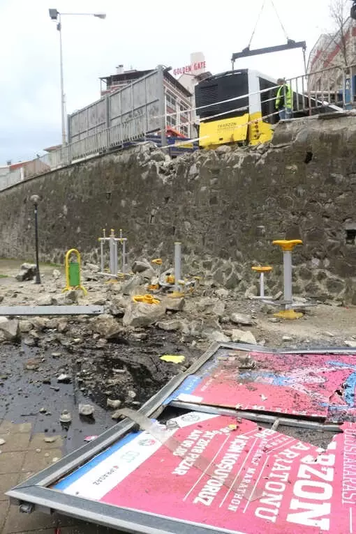 Trabzon'da Feci Kaza: Rampaya Park Edilen Otobüs, Çocuk Parkına Düştü