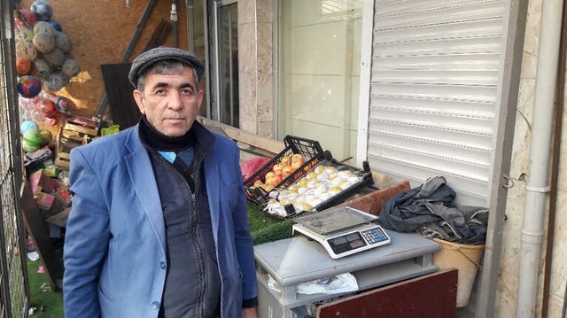 İstanbul'da Polis Yeleğiyle Marketi Soyup, Vatandaşa da İkram Ettiler