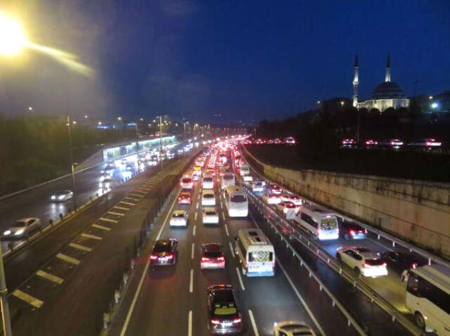 Yarıyıl Tatili Bitti, Trafik Yoğunluğu Arttı