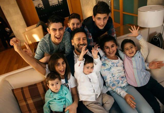 Dokuz Çocuğu Olan İzzet Yıldızhan: Evlat Sahibi Olmayan Ünlüler Pişman