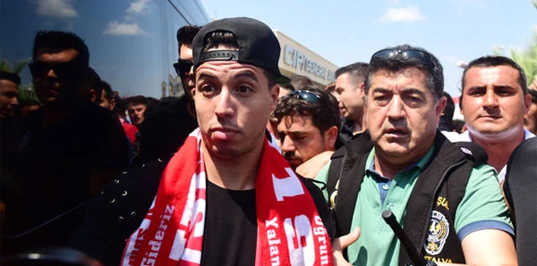 Antalyaspor'dan Ayrılan Nasri, Avrupa'nın En Kötü Takımına Gidiyor