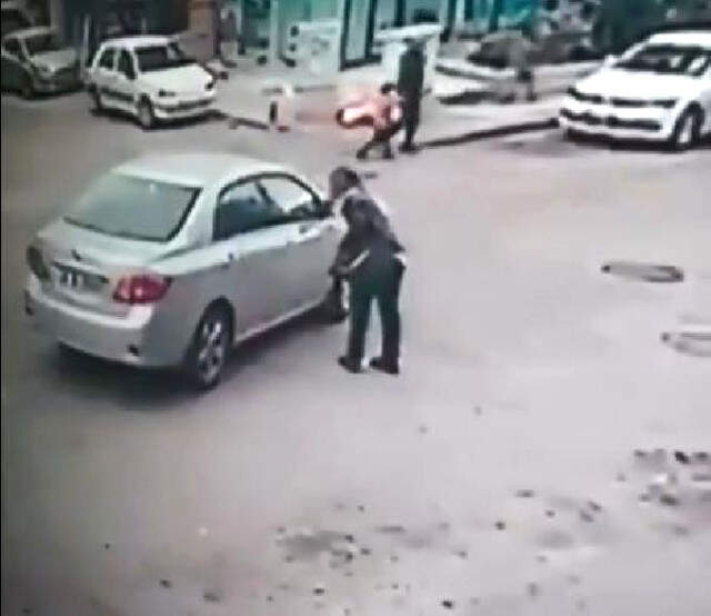Otomobille Takip Ettiği Kadına Tacizde Bulunup Yerde Sürükledi