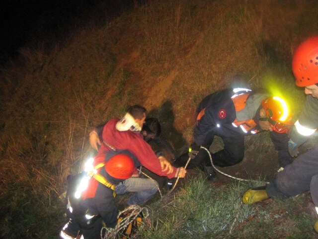 İstanbul'da Alkol Alan 2 Arkadaş, 30 Metre Yüksekten Aşağıya Yuvarlandı