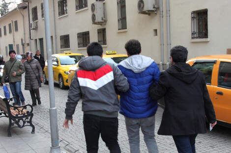 Tramvayda Genç Kızı Taciz Etmeye Kalkışan Sapığa Meydan Dayağı