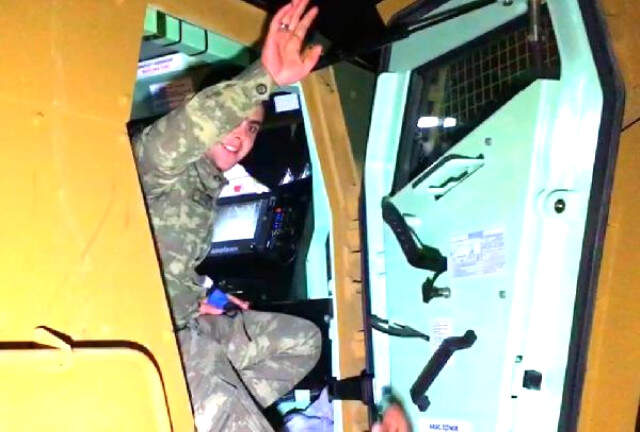 Afrin'e Giden Askerin Ailesinden Otoyolda Duygulandıran Sürpriz