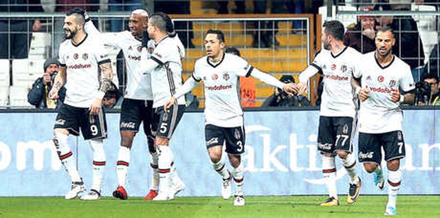 Beşiktaş, Gökhan Gönül, Atiba ve Quaresma'yı Gönderiyor