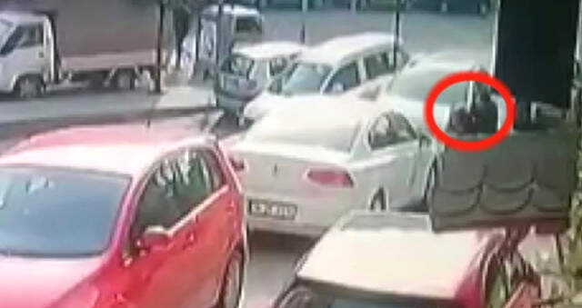 Şişli'de Cani Kocanın, Güpegündüz Karısının Boğazını Keserek Öldürdüğü Anlar Kamerada Şişli'de Cani Kocanın, Güpegündüz Karısının Boğazını Keserek Öldürdüğü Anlar Kamerada