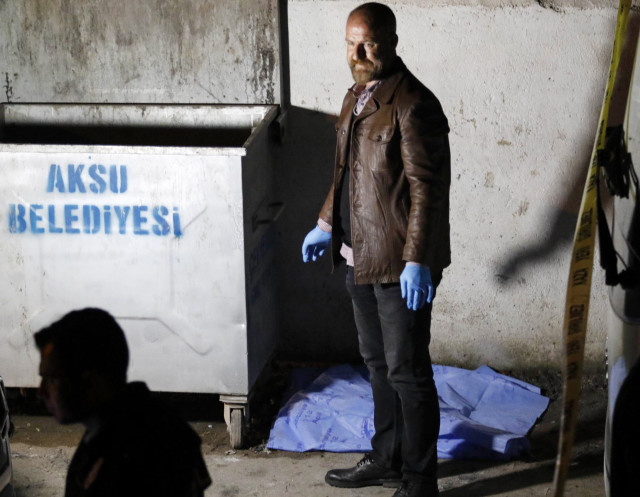 Antalya'da Kağıt Toplayıcısı Konteynırda Bebek Cesedi Buldu