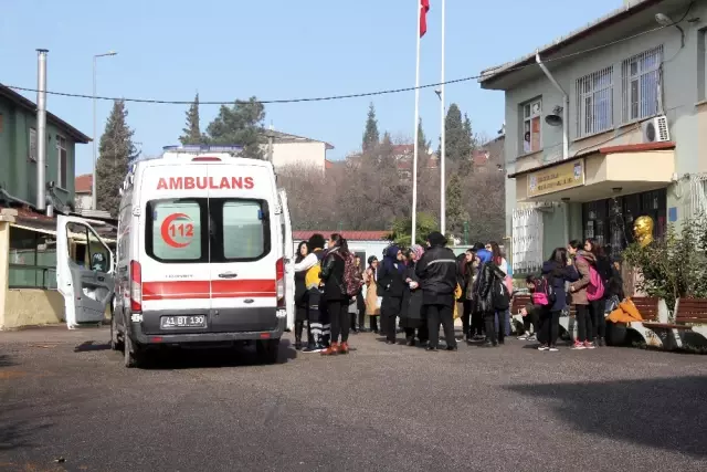 Kocaeli'de Bir Lisede Boyadan Etkilenen 17 Öğrenci Hastanelik Oldu