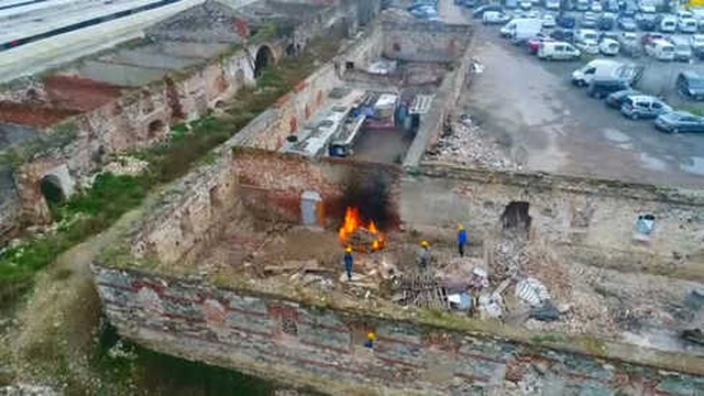 250 Yıllık Rami Kışlası'nda Yakılan Ateş, Tarihi Eseri Harap Etti
