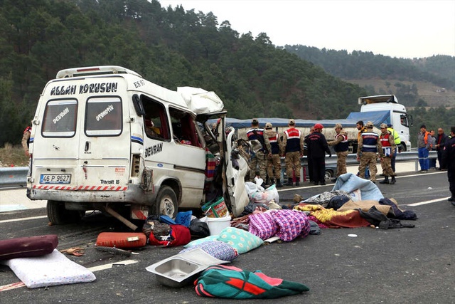 Kahramanmaraş'ta Feci Kaza! Minibüs, Kamyona Çarptı: 9 Ölü, 4 Yaralı